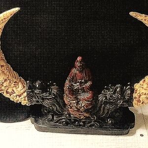 Elegant Brown and Cream Art Sculpture